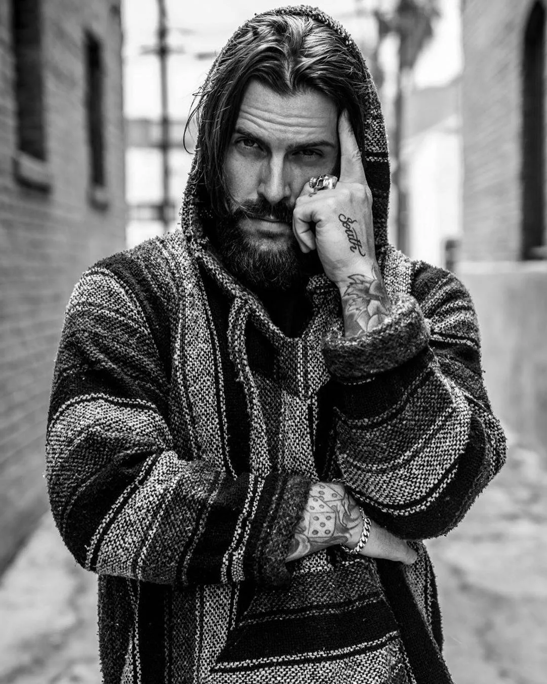 Modello tatuato Levi Stocke, modello alternativo, uomo con tatuaggi