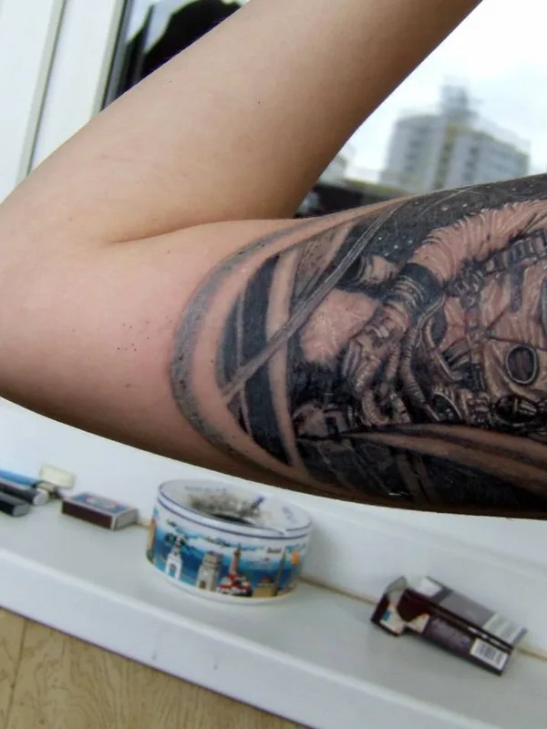 black and grey realism Tatuaggio su upper arm #32621 | Tatuatore Andrey Brendin