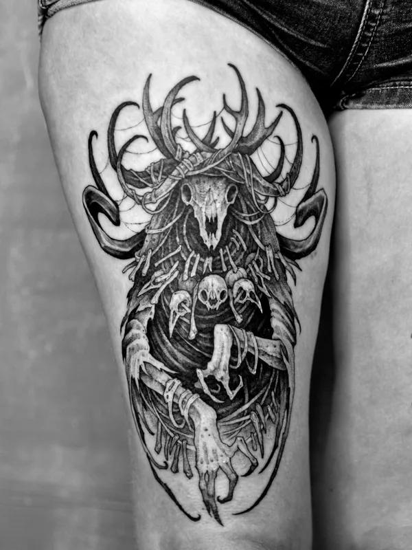 black and grey blackwork 纹身 在 thigh #42187 | 纹身师 Сергей Титух