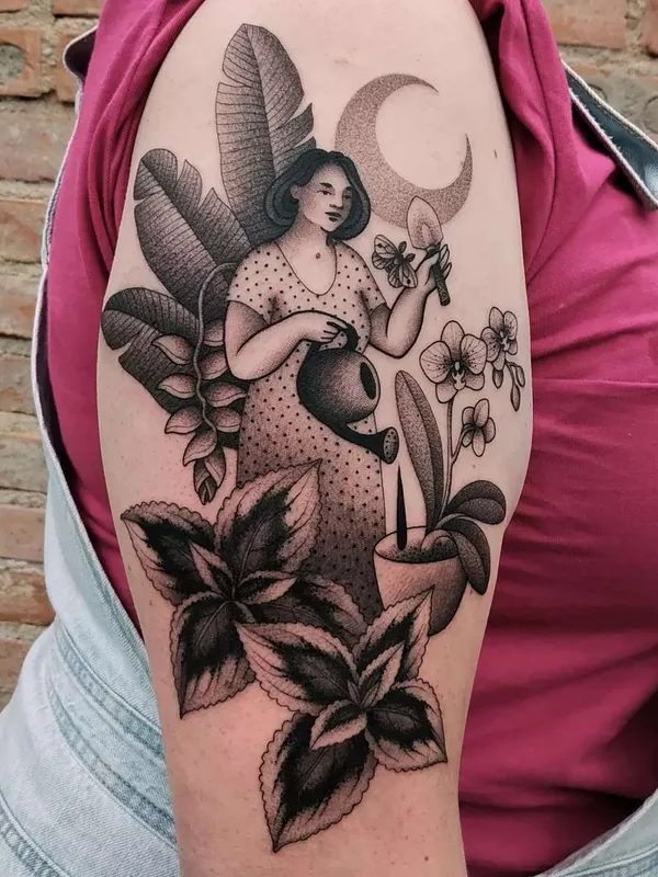 female black and grey illustrative 타투 부위 upper arm #42257 | 타투이스트 Yara Floresta