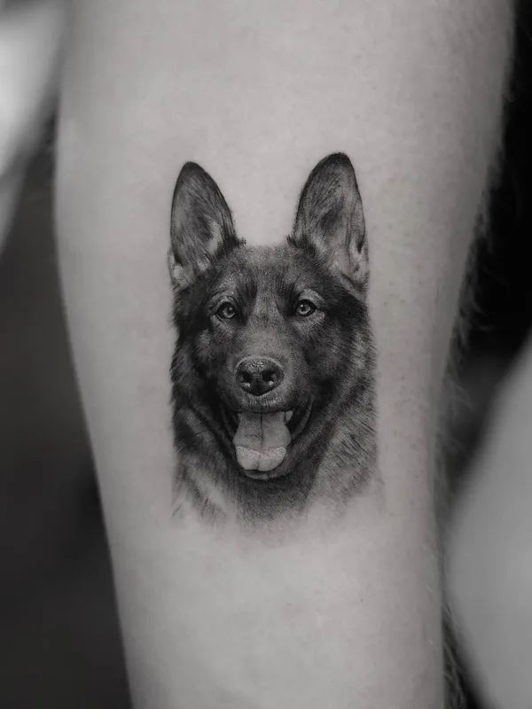 black and grey realism 纹身 在 thigh #42435 | 纹身师 BEN