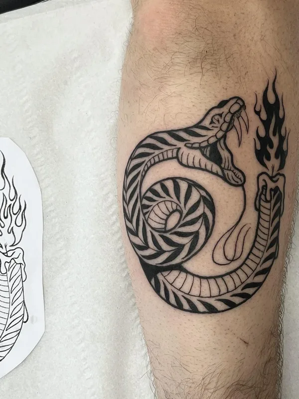 black blackwork Tatuaggio su calf #58739 | Tatuatore Iain Sellar