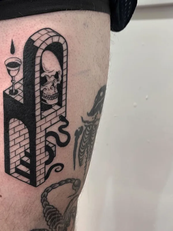 black blackwork Tatuaggio su thigh #58731 | Tatuatore Iain Sellar