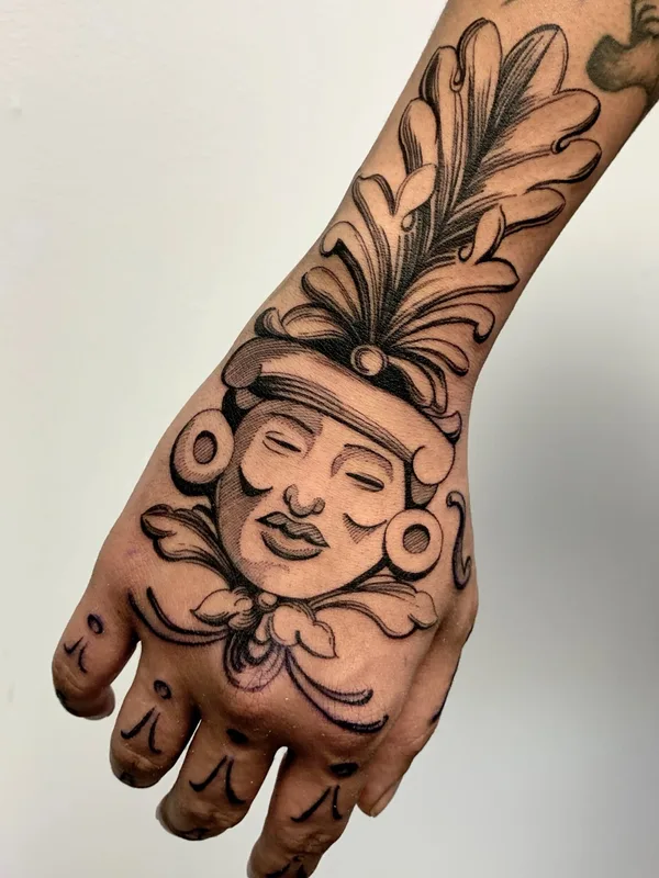 black blackwork 纹身 在 back of hand #58761 | 纹身师 Ulises Indio