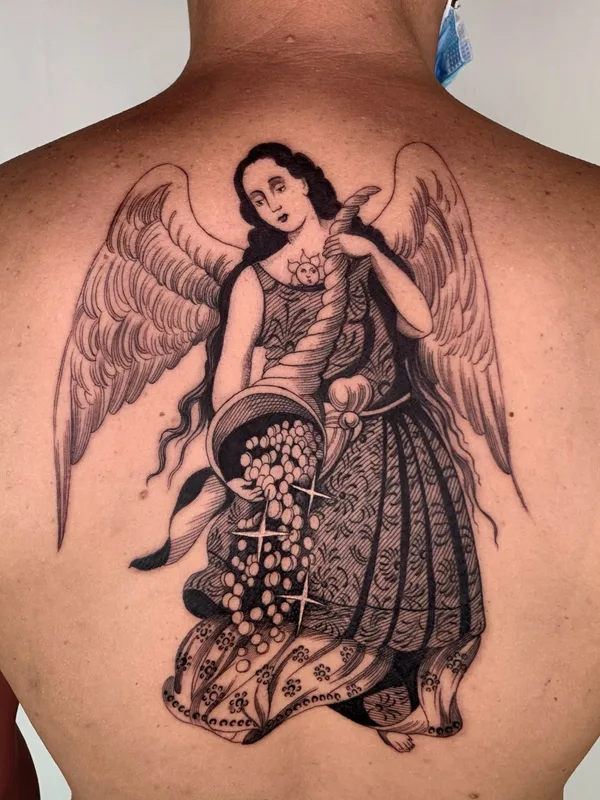 black engraving 纹身 在 upper back #58765 | 纹身师 Ulises Indio