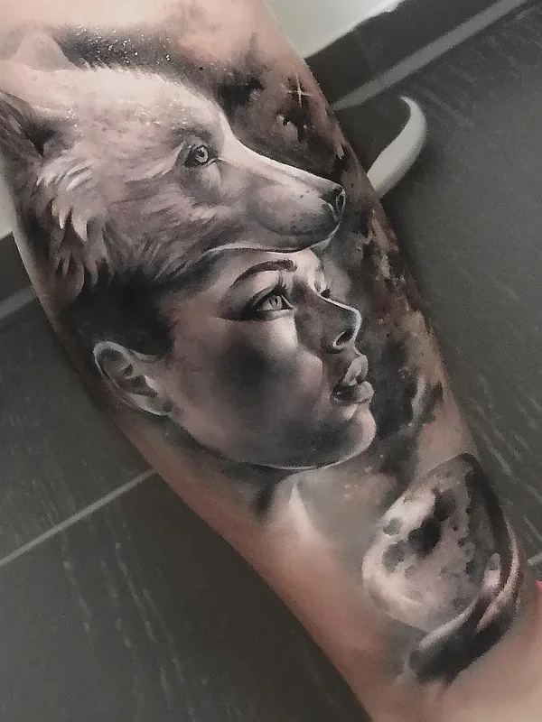 female black and grey realism tatuaje en forearm #58793 | Tatuador Rizzi Massimiliano