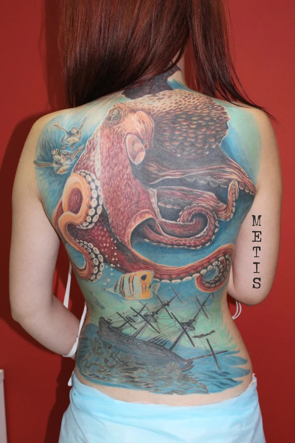 Реализм Octopus, Shipwreck tattoo на Спина (полная)