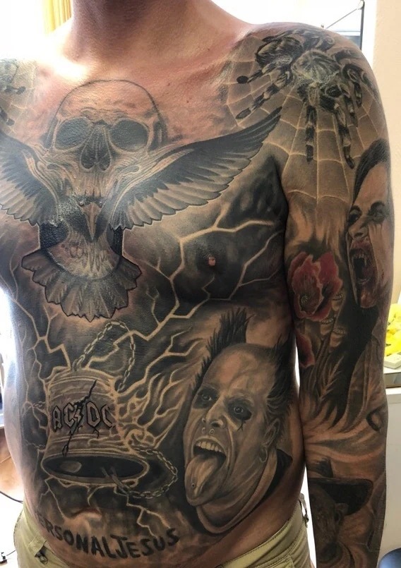 Чёрно-серая Skull, Wings tattoo на Грудь