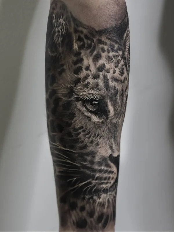 black and grey realism 타투 부위 forearm #58851 | 타투이스트 Vladimir Zolotayko