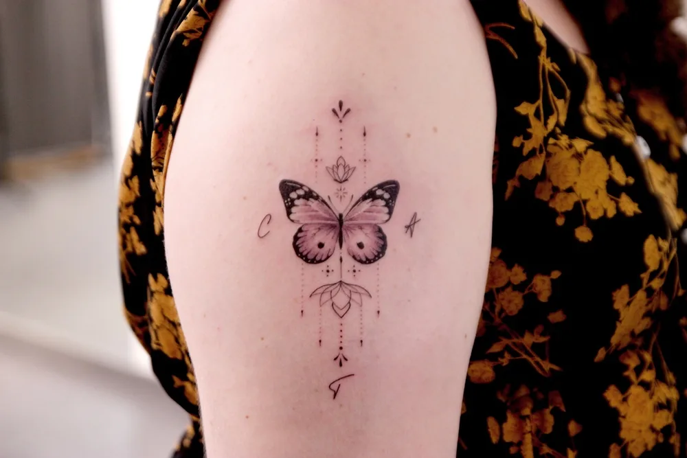 Tatuaggio sottile e fine eseguito da Sodam