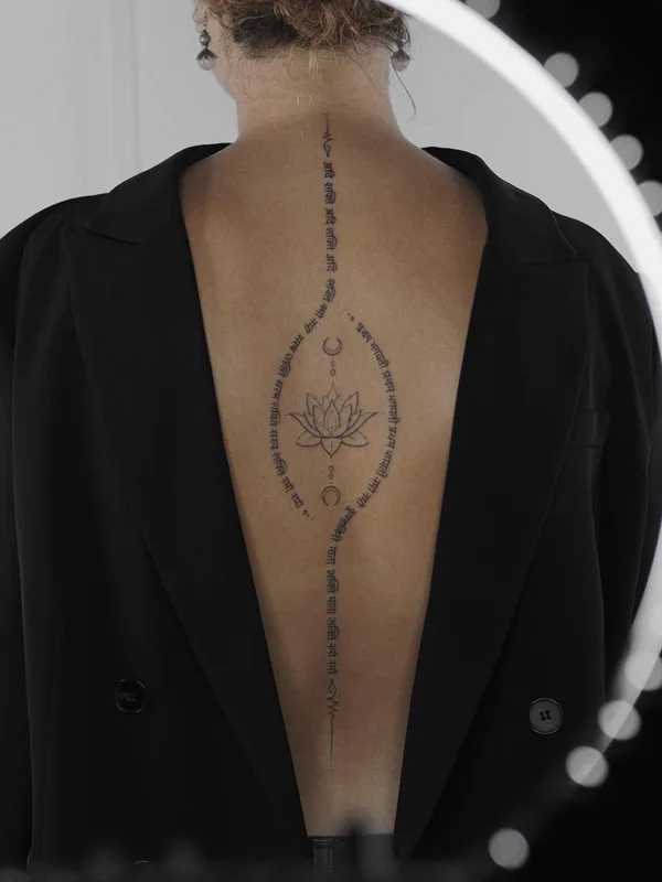 female black fineline Tatuaggio su upper back #59331 | Tatuatore София Стрельцова