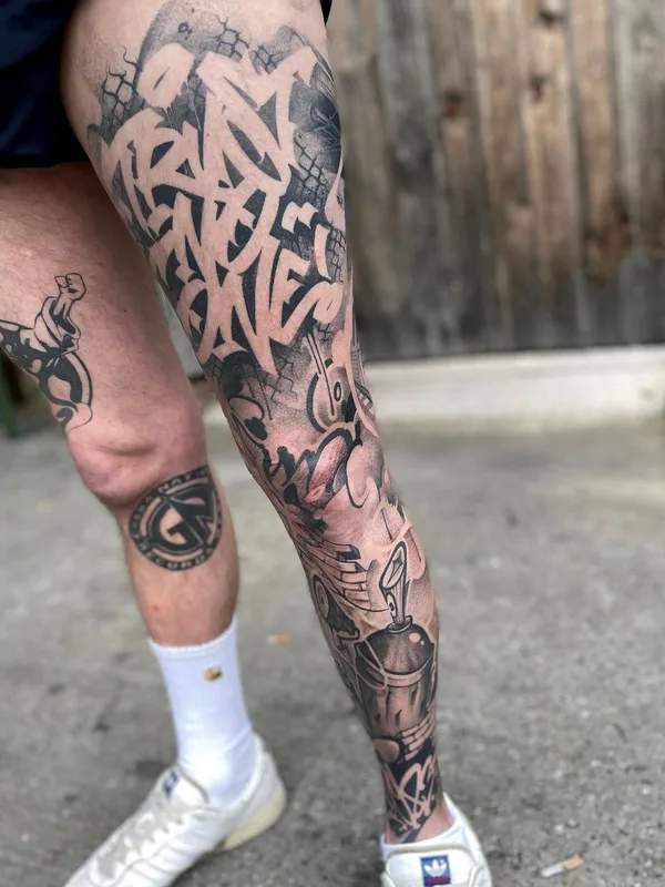 black and grey blackwork 타투 부위 full leg #59368 | 타투이스트 Dustin | DESUR