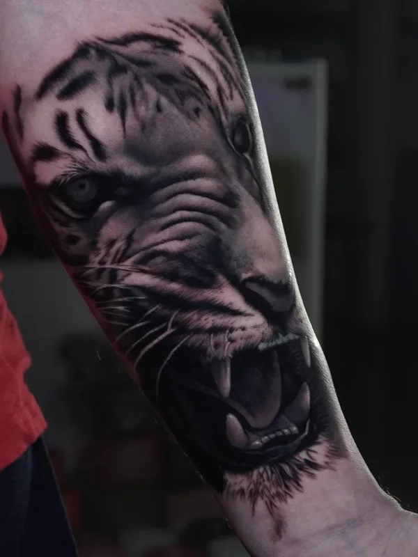 black and grey realism 타투 부위 forearm #59410 | 타투이스트 Dan Starr
