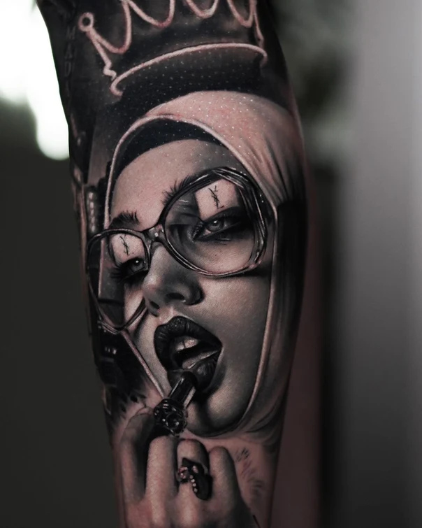 Реализм Portrait, Crown tattoo на Предплечье