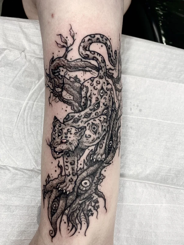 Blackwork Leopard, Eyes tattoo on Forearm