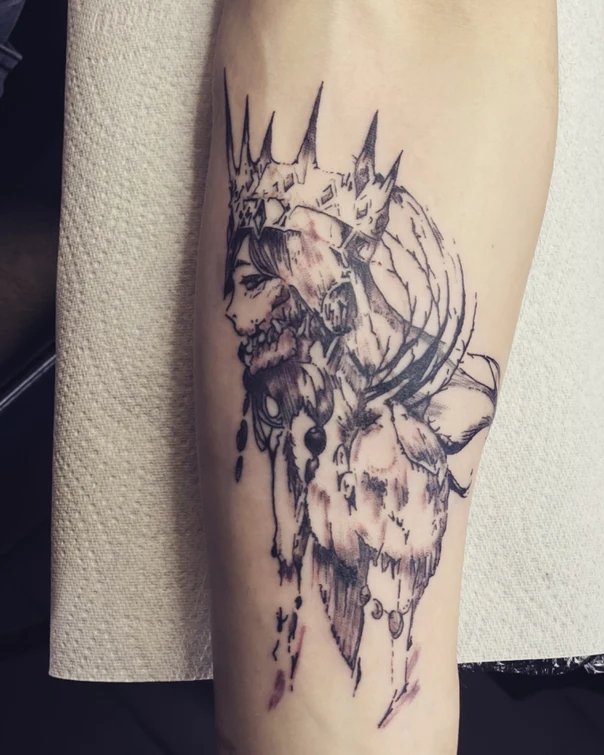 Sketch Portrait, Crown tattoo on Thigh