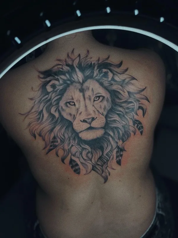 black and grey realism 纹身 在 upper back #73564 | 纹身师 Саша Лихотворик