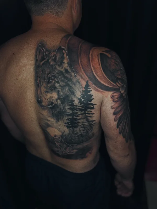 male black and grey realism 纹身 在 upper back #73567 | 纹身师 Саша Лихотворик