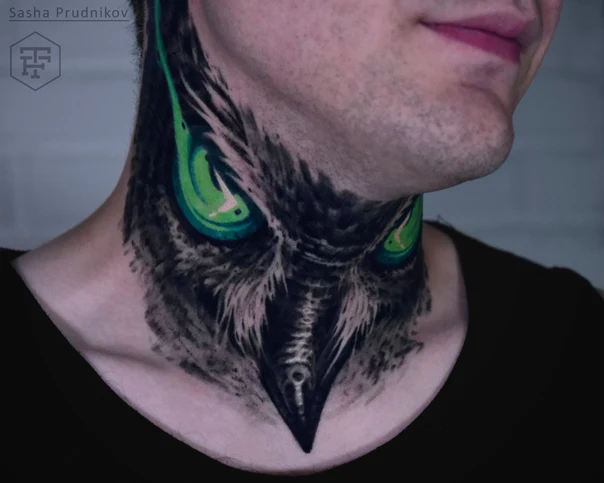 Блэкворк Owl, Eye tattoo на Шея