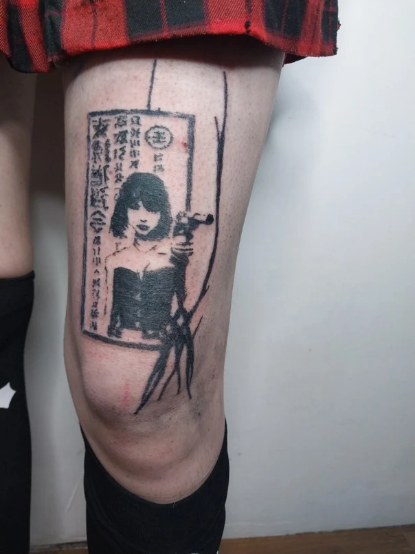 Blackwork Woman, Text tattoo on Knee