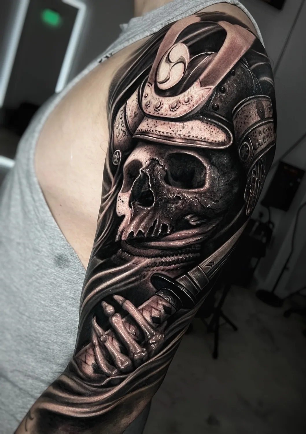 Tattoo artist Leonardo Gonzalez