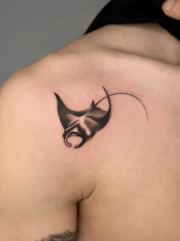 black and grey black and grey Tatuaggio su shoulder #73922 | Tatuatore Gyan