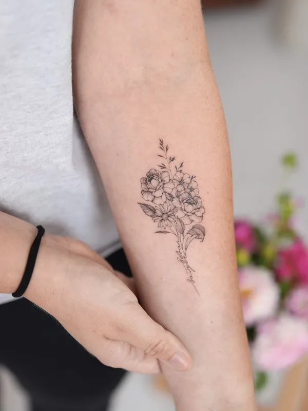female black and grey fineline 타투 부위 forearm #73994 | 타투이스트 Betstattoo / Sofia Lanbina
