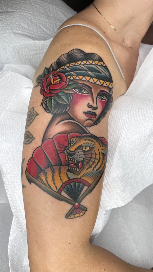 Neo Traditional Woman, Tiger tattoo on Upper Arm