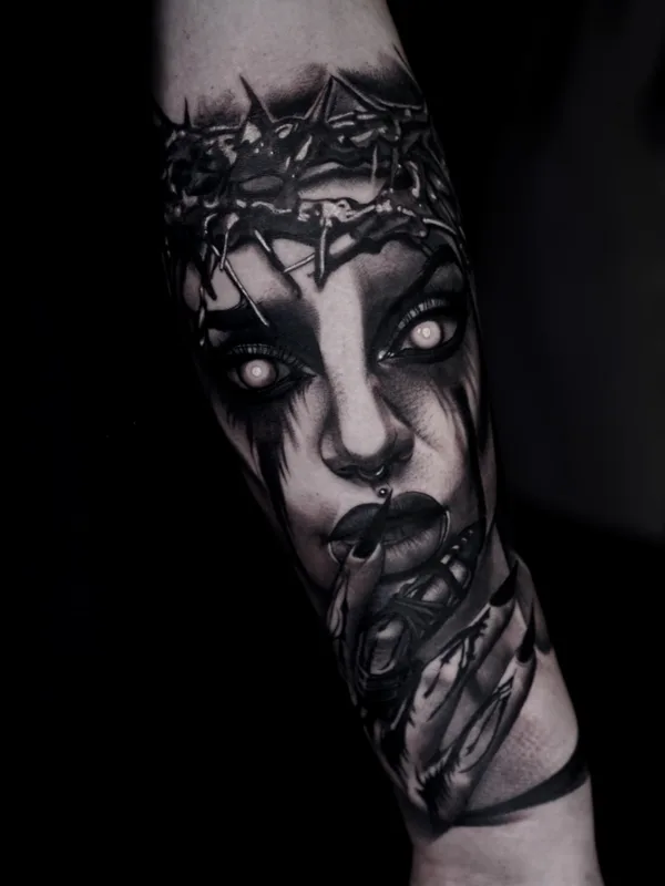 female black and grey black and grey 纹身 在 forearm #74269 | 纹身师 Elena Lamberti