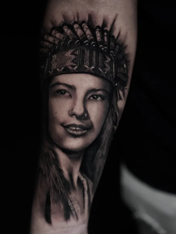 female black and grey realism 纹身 在 forearm #74264 | 纹身师 Elena Lamberti