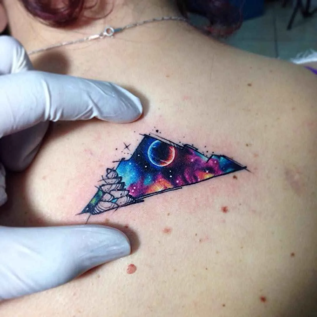 Tatuador Adrian Bascur aquarela espaço tatuagem  | тату-мастер Adrian Bascur акварельные космические татуировки