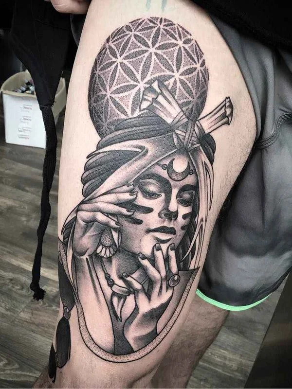 female black and grey black and grey 纹身 在 thigh #4417 | 纹身师 Chris Bint