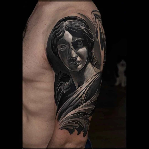 Реализм Statue, Floral tattoo на Полный рукав