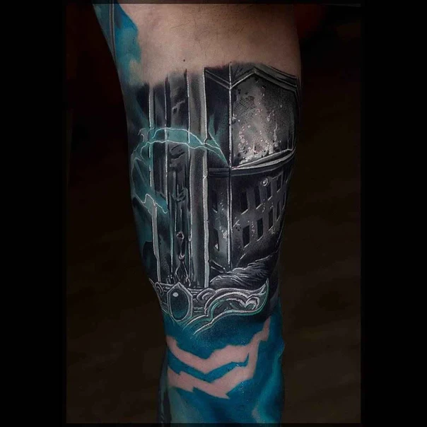 Чёрно-серая Architecture, Lightning tattoo на Икра