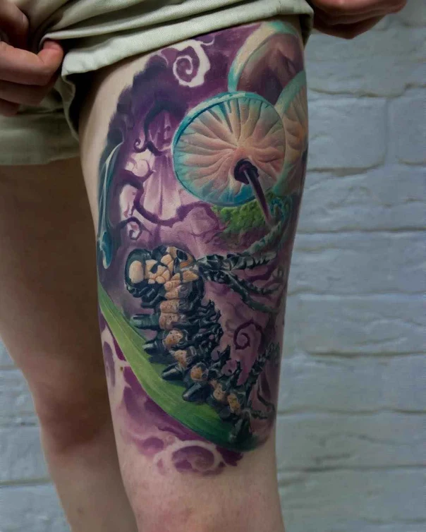 Иллюстративная Mushroom, Caterpillar tattoo на Бедро