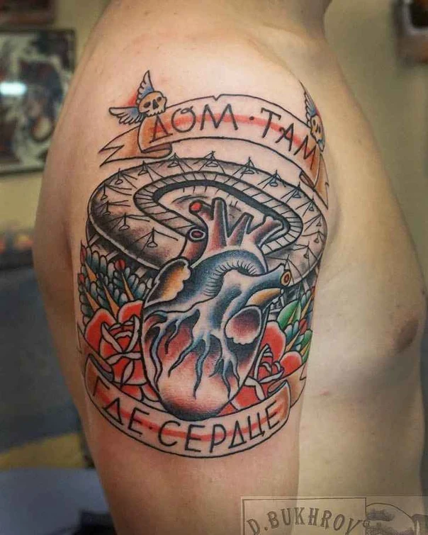 Традиционная Heart, Roses tattoo на Плечо