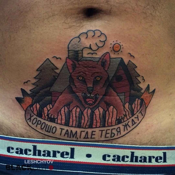 Традиционная Wolf, House tattoo на Живот