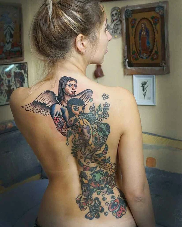 Иллюстративная Angel, Flowers tattoo на Верхняя часть спины