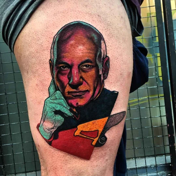 Портретная Portrait tattoo на Бедро