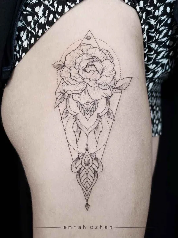 female black geometric tattoo auf thigh #3153 | Tätowierer Emrah Ozhan