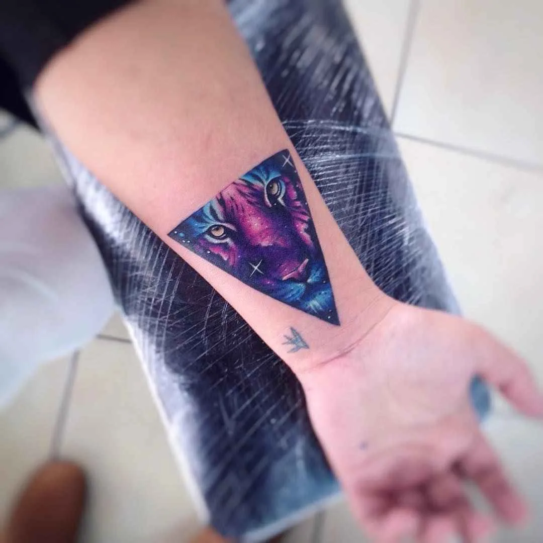 Tatuador Adrian Bascur aquarela espaço tatuagem  | тату-мастер Adrian Bascur акварельные космические татуировки
