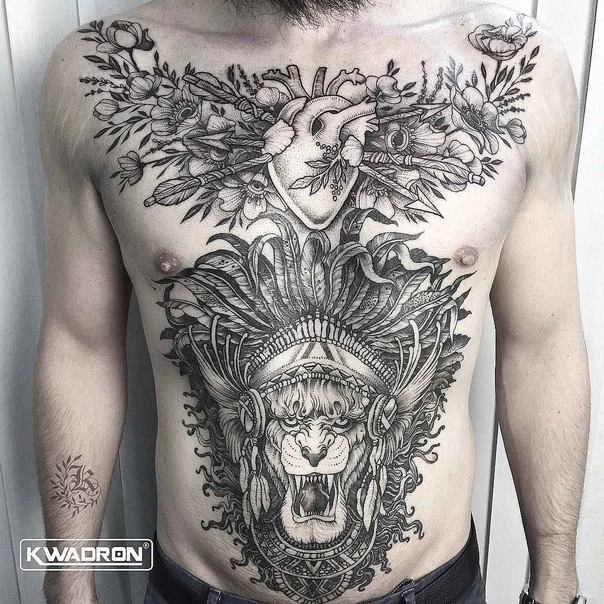 Блэкворк Lion, Flowers tattoo на Грудь