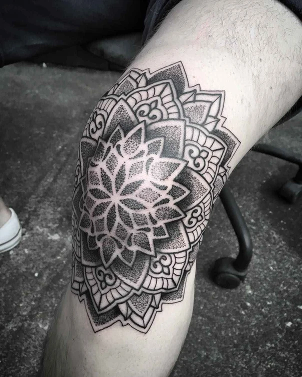 Mandala Mandala, Geometric tattoo on Knee