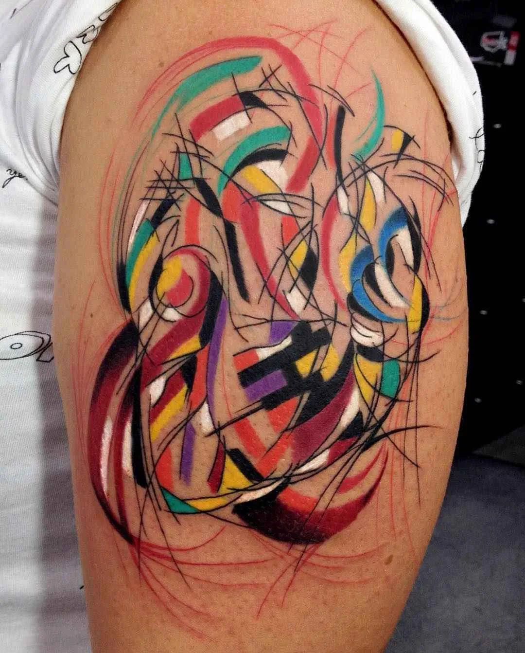 Artista del tatuaggio Sebastian Barone, tatuaggi colorati astratti cubisti, spazio e animali in acquerello | Тату-мастер Sebastian Barone цветные абстрактные татуировки, кубизм, акварель