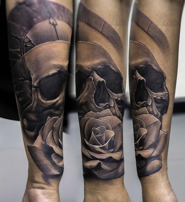 Чёрно-серая Skull, Rose tattoo на Предплечье