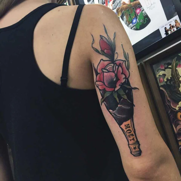 Традиционная Rose, Bottle tattoo на Плечо