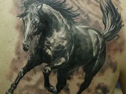 Bedeutung eines Pferde-Tattoos: Freiheit, Kraft und ungezähmter Geist
