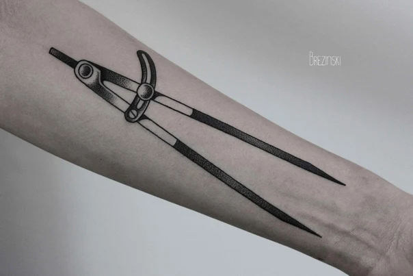 Блэкворк Compass tattoo на Предплечье