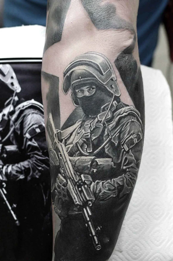 Чёрно-серая Soldier, Military tattoo на Предплечье