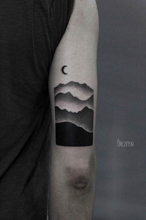 Блэкворк Mountain, Moon tattoo на Предплечье